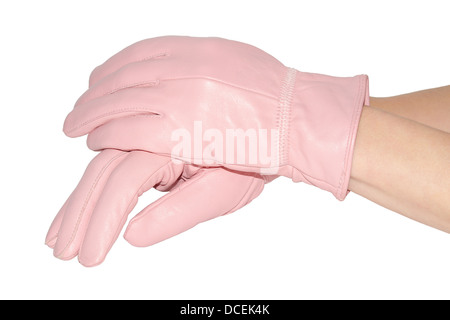 Dans les mains de la femme gants en cuir rose isolé sur fond blanc Banque D'Images