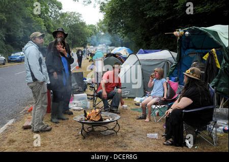 Balcombe Sussex UK 16 Août 2013 - Les manifestants se rassemblent à la fracturation Cuadrilla site dans le West Sussex village de Balcombe où l'entreprise sont l'exécution de forages d'exploration . Des milliers de manifestants devraient rejoindre la protestation sur le prochain week-end. Banque D'Images