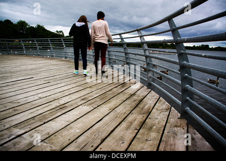 Pont d'observation à Hogganfield Loch Glasgow Banque D'Images