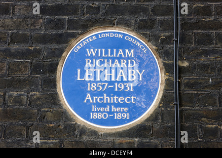 Glc blue plaque sur un immeuble pour William Richard lethaby London England UK Banque D'Images