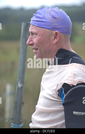 L'homme se prépare à bog-championnat apnée dans Llanwrtyd Wells, Mid Wales. Banque D'Images