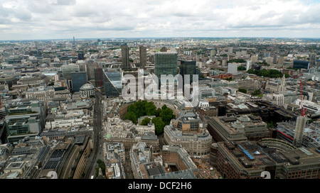 Vue aérienne haute vers le nord-ouest le long du mur de Londres au-dessus de Broadgate Finsbury Circus City point Barbican dans la ville de Londres Angleterre KATHY DEWITT Banque D'Images