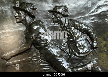 Bas-relief sur le mémorial de l'Imperial Camel Corps in Victoria Embankment Gardens à Londres, en Angleterre. Banque D'Images