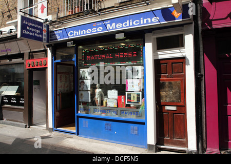 Un remède traditionnel Chinois shop dans Chinatown, Londres, Angleterre. Banque D'Images