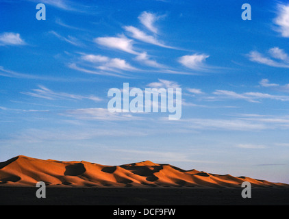 Dunes de sable du grand Erg Occidental, au coucher du soleil, près de Taghit, au nord-ouest de l'Algérie. Banque D'Images