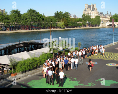 Les Berges de la Seine,nouvelles,restaurant,Le Quai quai Anatole France,Musée du Louvre,Paris,France,rive gauche Banque D'Images