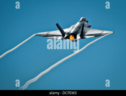 Un F-35C de l'US Navy Lightning II stealth fighter aéronefs affectés à 101 e Escadron d'avions, pilote l'escadron local première sortie le 14 août 2013 à la base aérienne d'Eglin, en Floride. Banque D'Images