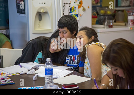 Fuerza Unida Programme de leadership des jeunes d'été pour adolescents hispaniques dans le sud de San Antonio Banque D'Images