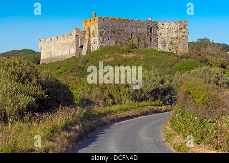 Château de Manorbier, Pembrokeshire. Sur le chemin de la côte du Pays de Galles et dans le Parc National de Pembrokeshire Coast. Banque D'Images