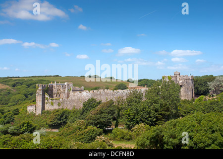 Château de Manorbier, Pembrokeshire. Sur le chemin de la côte du Pays de Galles et dans le Parc National de Pembrokeshire Coast. Banque D'Images