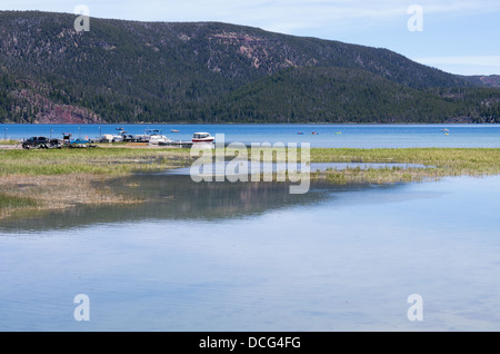 Monument Volcanique National Newberry Oregon Paulina lake avec des bateaux Banque D'Images