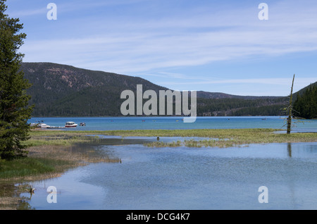 Monument Volcanique National Newberry Oregon Paulina lake avec des bateaux Banque D'Images