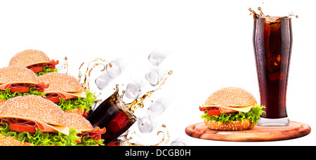 Délicieux avec fast food burger et cola isolé sur fond blanc Banque D'Images