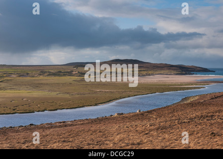 La vue à l'ouest sur la magnifique baie de Achnahaird, situé sur l'extrême côte nord-ouest de l'Écosse, Royaume-Uni Banque D'Images