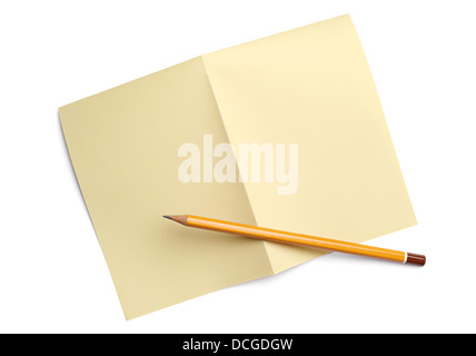 Feuille de papier pliée et un crayon sur blanc Banque D'Images