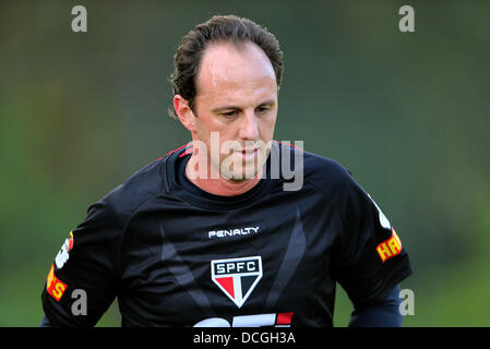 Sao Paulo, Brésil. Août 16, 2013. Le gardien de Sao Paulo Rogerio Ceni pendant la formation en CT Barra Funda, à l'ouest de Sao Paulo. L'équipe vit et grande crise est l'avant-dernière place du championnat brésilien en 2013. PHOTO : JOSE PATRICIO/CONTUEUDO ESTADAO : dpa Crédit photo alliance/Alamy Live News Banque D'Images