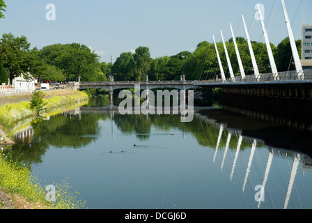 Pont de la rivière Taff et Canton de Fitzhamon Embankment, Cardiff, Pays de Galles, Royaume-Uni. Banque D'Images