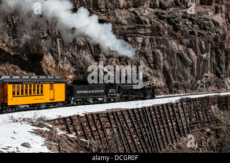 Machine à vapeur et de wagons couverts du Durango and Silverton Narrow Gauge Railroad. Banque D'Images