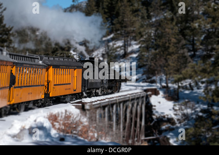 Machine à vapeur et de wagons couverts du Durango and Silverton Narrow Gauge Railroad. Banque D'Images