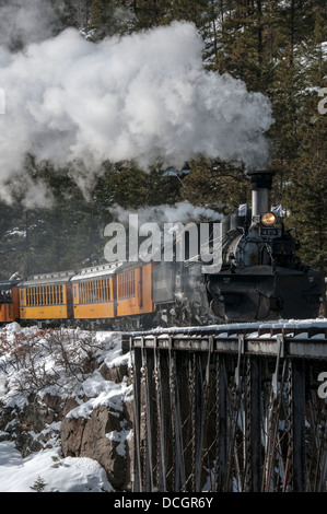 Machine à vapeur et de wagons couverts du Durango and Silverton Narrow Gauge Railroad. Banque D'Images