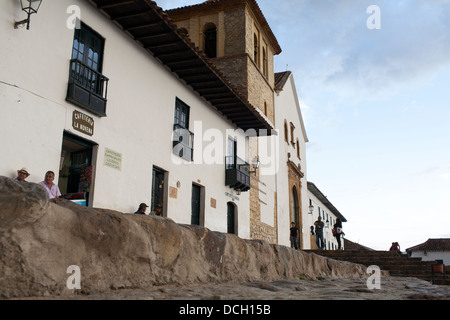 L'église principale dans la place centrale de Villa de Leyva dans le département de Boyaca Colombie Banque D'Images