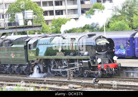 Bristol, Royaume-Uni, 17 août. Le Train à vapeur Express Torbay vu quitter la gare Templemeads Bristol Crédit : Robert Timoney/Alamy Live News Banque D'Images