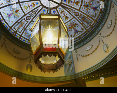 De beaux vitraux dans une lanterne rood windo Banque D'Images