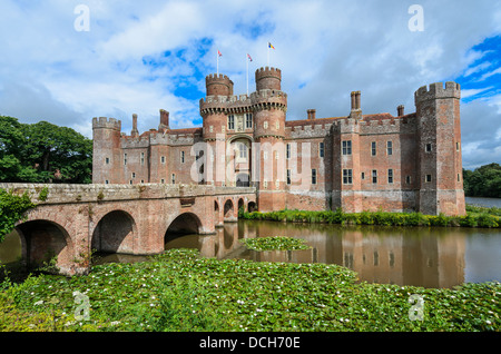 Château de Herstmonceux, construit au 15ème siècle. East Sussex Banque D'Images