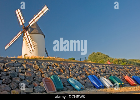 Le moulin de la Conchette se trouve en face du port de Jard sur Mer en Vendée Banque D'Images