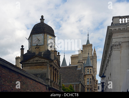 La porte d'Honneur,Gonville & Caius College. Université de Cambridge, Cambridgeshire, Angleterre, Royaume-Uni, Europe. Banque D'Images