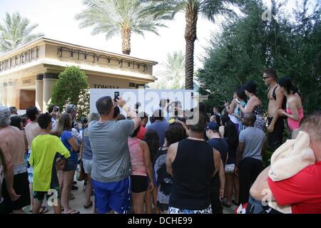 Las Vegas, NV. Août 18, 2013. Shaquille O'Neal aux arrivées de Shaquille O'Neal héberge à l'Azure Luxury Pool, le Palazzo Resort-Hotel-Casino, Las Vegas, NV le 18 août 2013. Credit : James Atoa/Everett Collection/Alamy Live News Banque D'Images