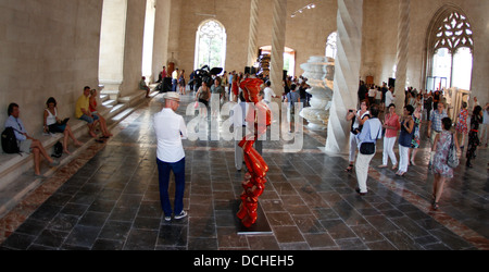 Exposition d'œuvres d'art de Tony Cragg dans l'antique édifice du marché de poissons de l'île espagnole de Majorque. Banque D'Images