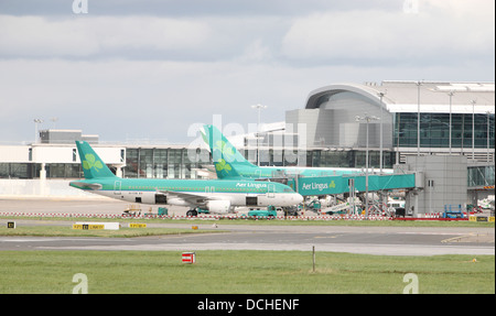 Aer lingus avion à l'aéroport de Dublin Banque D'Images