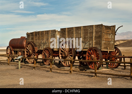 Vingt wagons, l'équipe de muletiers Harmony Borax Works, Death Valley National Park, Californie Banque D'Images