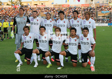 F.C./Kyoto Sanga F.C. groupe l'équipe de line-up, le 18 août 2013 - Football : Football /2013 J.LEAGUE Division 2 entre Yokohama Kyoto Sanga F.C. FC 1-0 au Stade de Football de la NHK Spring Mitsuzawa, Kanagawa, Japon. © YUTAKA/AFLO SPORT/Alamy Live News Banque D'Images