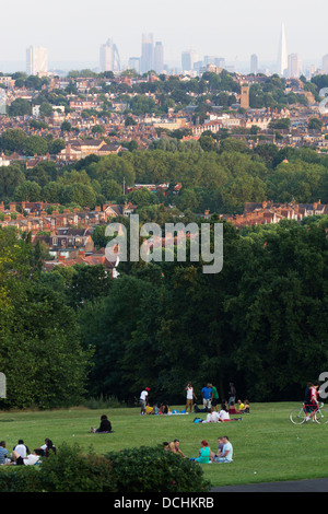 Vue sur le Nord de Londres de l'Alexandra Palace Park. Banque D'Images