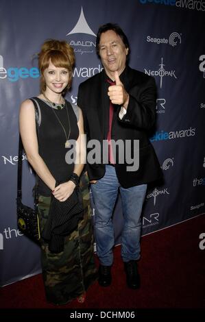 Los Angeles, CA. Août 18, 2013. Eden avril, Richard Hatch à arrivés pour la 1re Conférence annuelle de remise des prix, le Avalon Geekie dans Hollywood, Los Angeles, CA, 18 août 2013. © Michael Germana/Everett Collection/Alamy Live News Banque D'Images