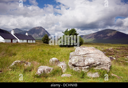 Black Rock Cottage dans la région de Glencoe des Highlands écossais Banque D'Images