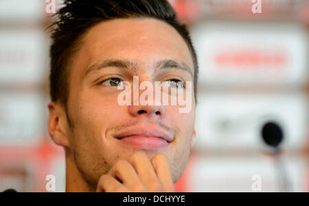 Prague, République tchèque. Août 18, 2013. Joueur tchèque de l'AC Sparta Prague Vaclav Kadlec a rejoint l'Eintracht Francfort. Vaclav Kadlec prend la parole lors d'une conférence de presse à Prague, en République tchèque, le 18 août 2013. © Michal Kamaryt/CTK Photo/Alamy Live News Banque D'Images