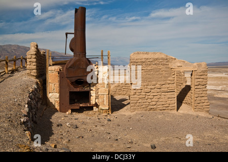 Ruines de l'Harmony Borax Works, Death Valley National Park, Californie Banque D'Images