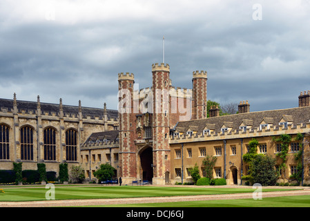 La chapelle et le grand portail. Trinity College, Université de Cambridge, Cambridgeshire, Angleterre, Royaume-Uni, Europe. Banque D'Images