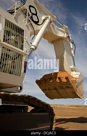 Bucyrus pelle hydraulique Caterpillar digger innover sur un site d'extraction de l'or de surface en Mauritanie, Afrique du Nord-Ouest Banque D'Images