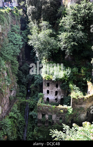 Vue sur la Vallée des Moulins, une ancienne minoterie à Sorrento Banque D'Images