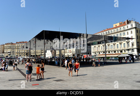 Norman Foster couvert sur Quai des Belges Vieux Port Marseille Bouches-du-Rhône, France Banque D'Images