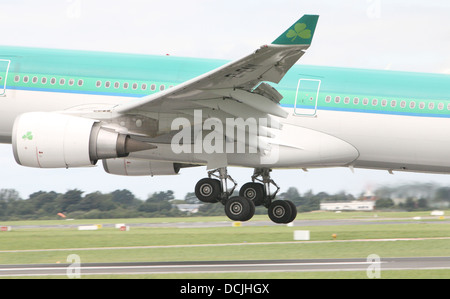 Aer lingus avion à l'aéroport de Dublin Banque D'Images