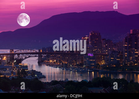 Pont de la RUE BURRARD VANCOUVER SKYLINE DE FALSE CREEK, BRITISH COLUMBIA CANADA Banque D'Images