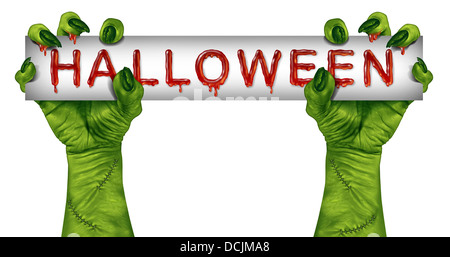 Zombie Halloween monstre vert signe avec les mains dégoulinant de sang avec un panneau carte comme une poule ou effrayant symbole avec les doigts et de créature ridée stitches isolé sur un fond blanc. Banque D'Images