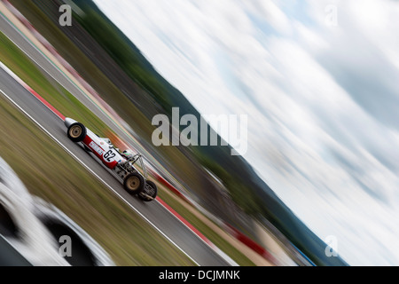 Voiture classique formule lotus sur la voie Banque D'Images