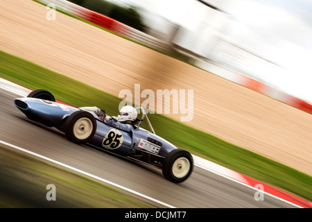 Voiture classique formule lotus sur la voie Banque D'Images