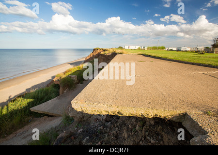 Une route côtière à Aldbrough sur la côte Est, près de Yorkshires Skipsea, UK. Banque D'Images